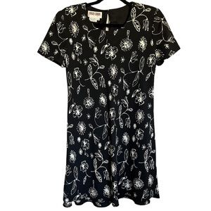 Vintage Maggy London Petites Floral Doodle Short Sleeve Knee Length Dress Sz 8P